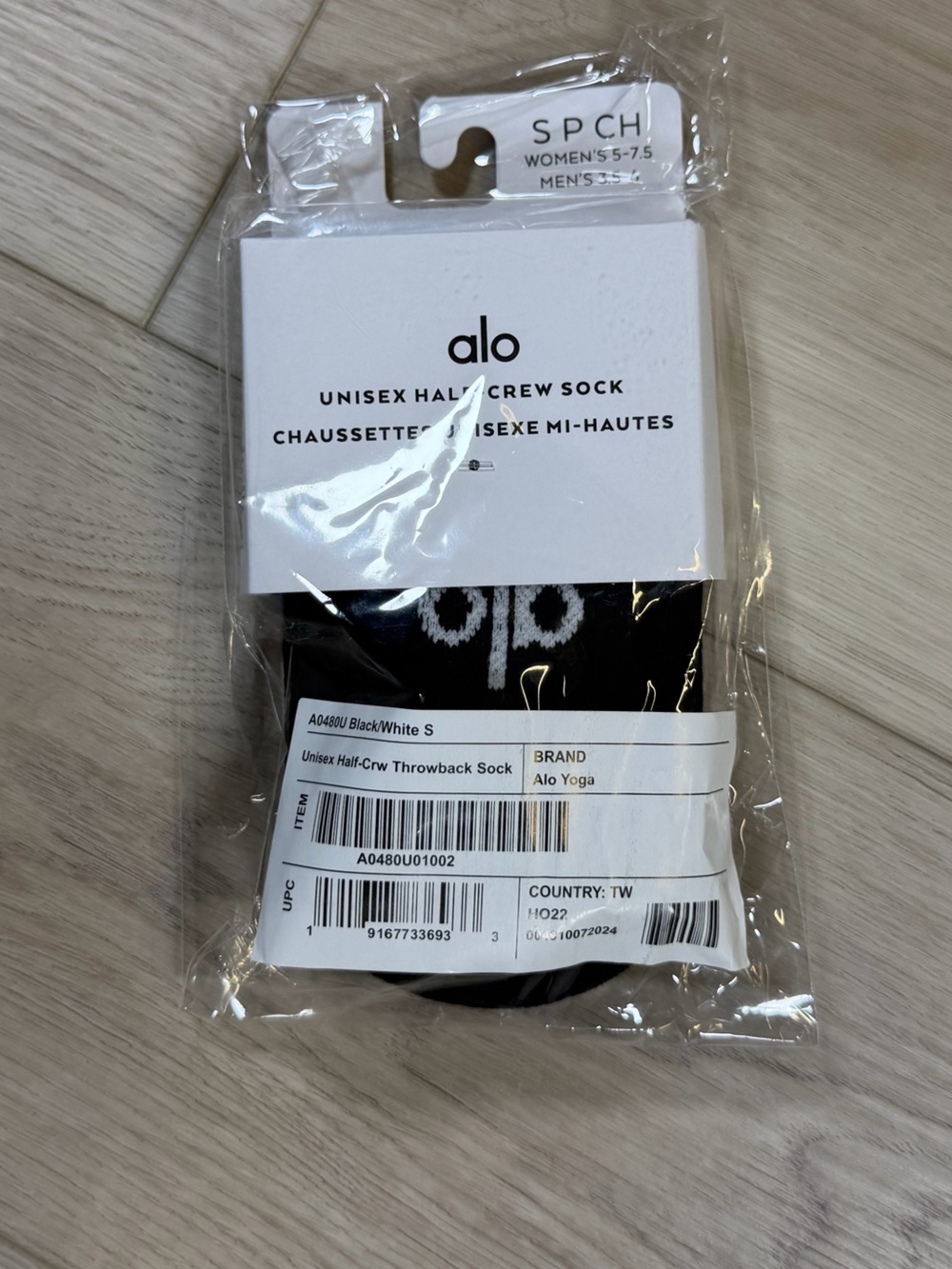 Alo Yoga Unisex Half-Crew Throwback Socks Black/White Size Small NWT Athletic